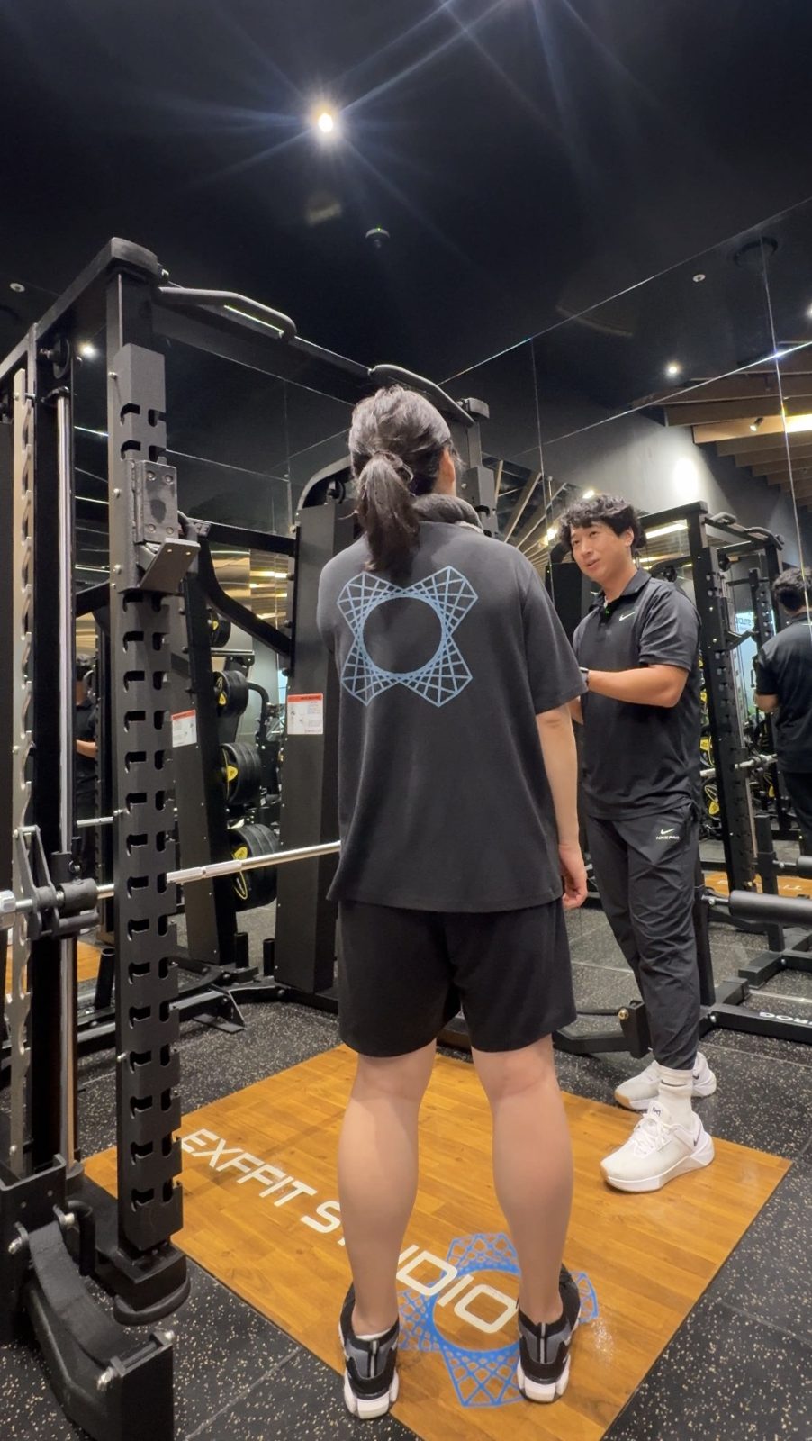 손루호 트레이너 1:1 코칭 — 스미스머신 자세 지도